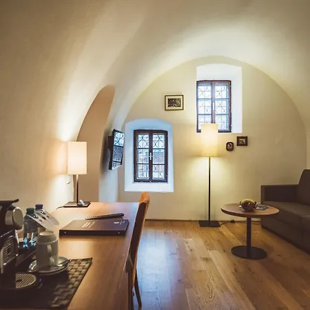 Heritage Szálloda 4*